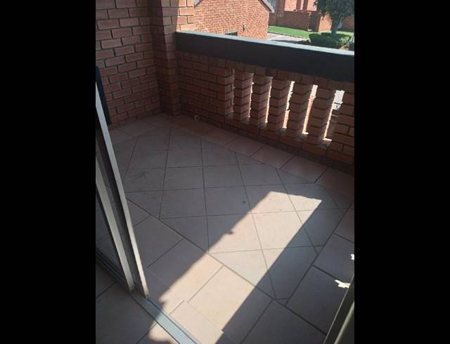 2 BEDROOM APARTMENT FOR SALE IN MOOIKLOOF RIDGE ESTATE